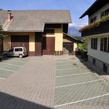Pr'sknet Bed and Breakfast Šenčur